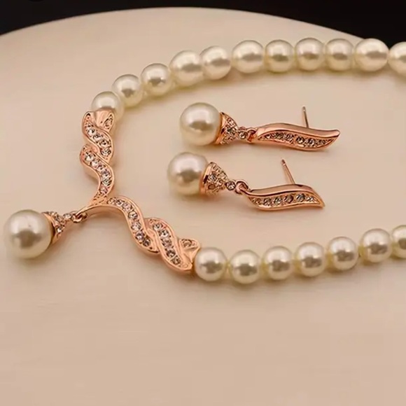 3 pc set necklace + earrings inlaid rhinestones pearl accents gold brand new - Picture 2 of 3